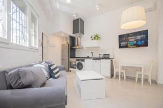 NEW Luxury and sunny 2BR apartment Premium Spot - Siviglia - 0