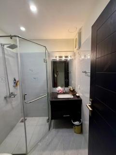 Luxury Studio Apartment - Zameen Opal - 5