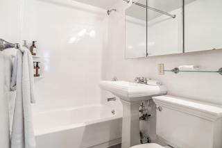 Sophisticated 2BR 1Bath in Turtle Bay Near Subway - 4