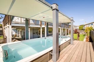 Walk to Poplar Beach Cozy Coastal Getaway with Yard - 0