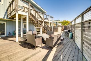 Walk to Poplar Beach Cozy Coastal Getaway with Yard - Half Moon Bay - 9