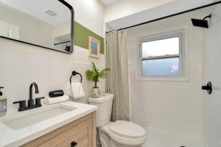 Breezy Pineapple Getaway - Largo - 9