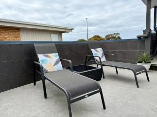 WHITES RETREAT (THE ESPLANADE) - Torquay - 2