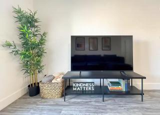 Modern Apartment near Zoo & Sloan Park - Tempe - 9
