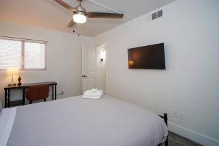 Modern Apartment near Zoo & Sloan Park - Tempe - 2