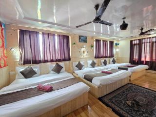 Hotel Young Mamta - Srinagar - 8