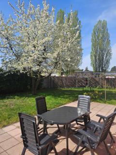 Cozy house and free parking - 8