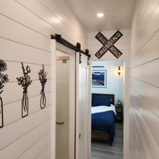 NEW Patio, Pool, Hot Tub, Pickleball & Cornhole - 2