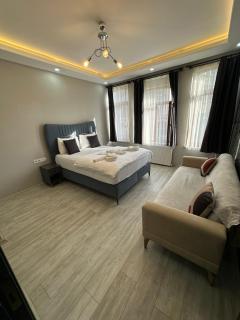 The Square 30 - Istanbul - 6