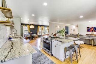 5 Mi to Lake Keowee Stylish Salem Home with Yard! - Salem - 9