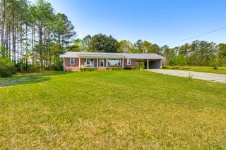 5 Mi to Lake Keowee Stylish Salem Home with Yard! - 6