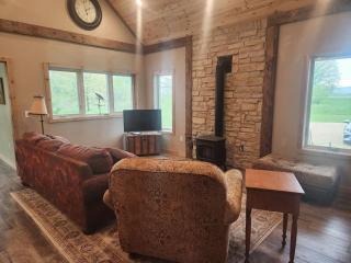 Two Crows Cabin - Lyndon Station - 6