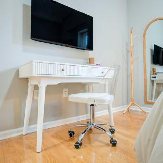 Cozy 1BD With Balcony - 7