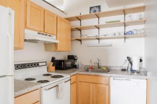 Westown 1BR Apt Near Fiserv, Baird, and Theater District - 1