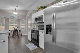 Timeless Charm at The Richmond Hearth - Richmond Hill - 7