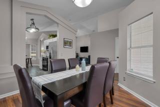Timeless Charm at The Richmond Hearth - Richmond Hill - 6