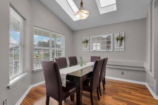 Timeless Charm at The Richmond Hearth - Richmond Hill - 5
