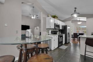 Timeless Charm at The Richmond Hearth - Richmond Hill - 3