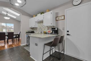 Timeless Charm at The Richmond Hearth - Richmond Hill - 2