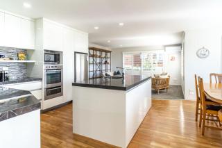 Spacious Coastal Retreat, Ideal for Families - 9