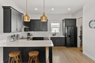 Upscale Townhome 3 miles to Downtown with 2 Car Garage - 8