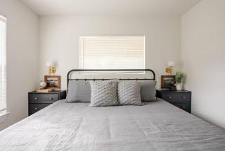Remodeled 4BR 2BA Steps from Georgetown Square - Georgetown - 4