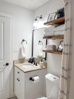 Remodeled 4BR 2BA Steps from Georgetown Square - Georgetown - 2
