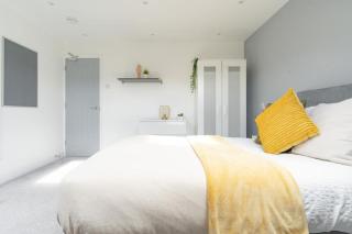 Stansted 1 - 6 Bedroom - 2 and a Half Bath - 7