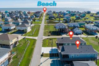 Two Adjacent Cabins, Sleeps 18 - 9