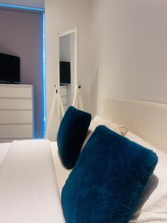 Luxury One Bed in West London - 8