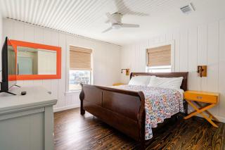 Spacious 6BR House with Views - 9