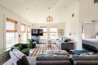 Spacious 6BR House with Views - 3