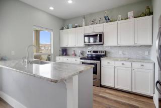 King Bed Pet Friendly Sleeps 8 - 4