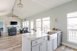 King Bed, Fireplace. Sleeps 8 - Bolivar Peninsula - 4
