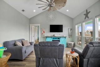 King Bed, Fireplace. Sleeps 8 - Bolivar Peninsula - 1