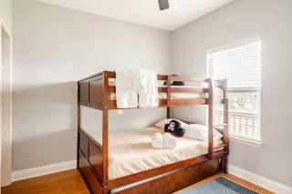 3BR 2BA Walk to Beach Near Ferry - 7