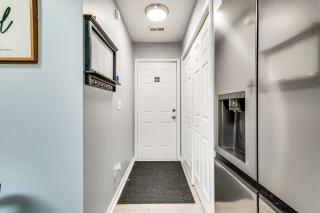 9 Mi to Charlotte Motor Speedway Apt with Deck! - Concord - 3