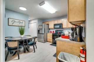 9 Mi to Charlotte Motor Speedway Apt with Deck! - Concord - 1