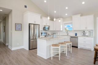 3BR 2.5BA King Bed Walk to Beach - Bolivar Peninsula - 2