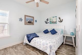 Gulf View 3BR 2BA Steps to Beach 2 King Beds - Bolivar Peninsula - 8