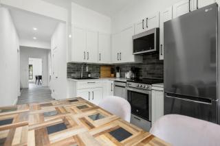 Sophisticated 3BR with Outdoor Retreat - Montréal - 6