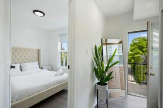 Luxurious 4BR with Sunny Deck Balcony - Montréal - 3