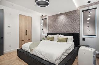 Luxury Downtown Vancouver Home Near Sunset Beach with Parking - 3