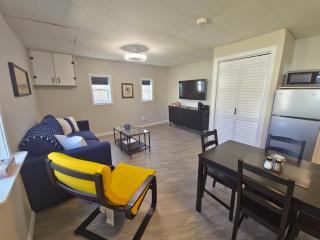 Cozy home on a quiet street minutes to DT Kingston - Kingston - 7