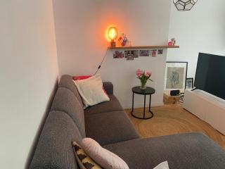 Modern & Cozy Apartment near Tomorrowland- Sleeps 4 - 4