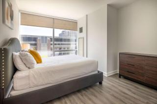 Modern Apt Close to Downtown - 1