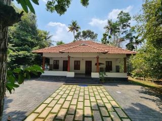 Pete's Inn - Nedumbassery - 9
