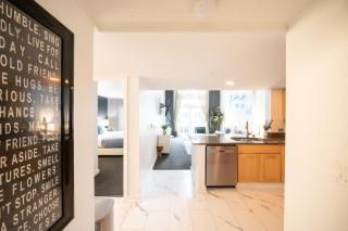 Penthouse Suite Downtown, Top Floor - 3