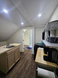 Nice updated attic apartment near Whole Foods, Brown University, Miriam - Providence - 6