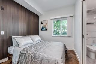 Stylish Escape with Designer Amenities & Everything You Need - Vancouver - 1